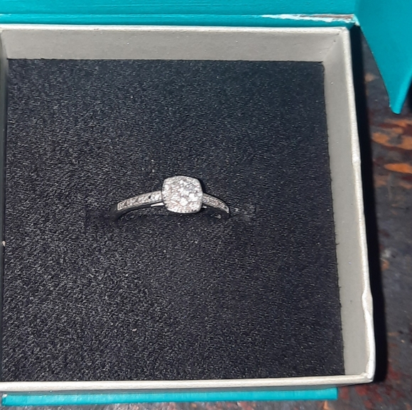 Silver and Diamond halo ring. - Picture 1 of 2